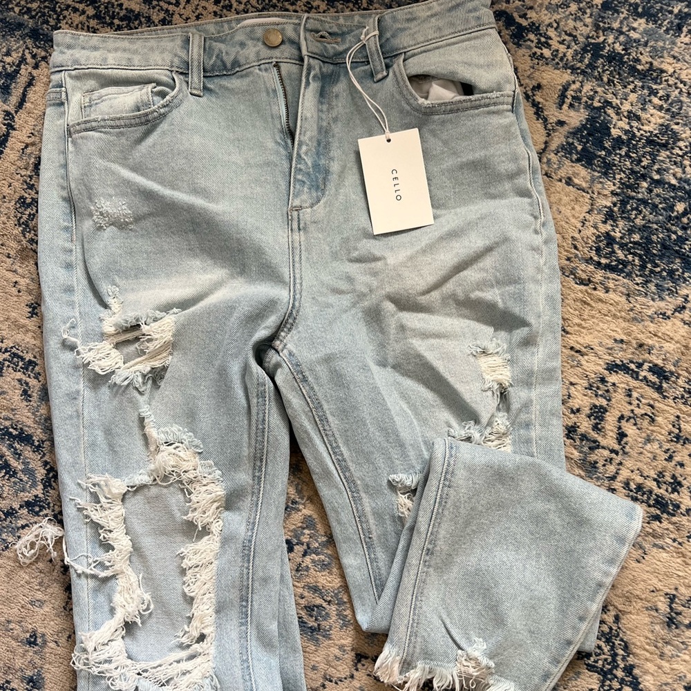 Cello High Rise Mom Distressed - Picture 2 of 7
